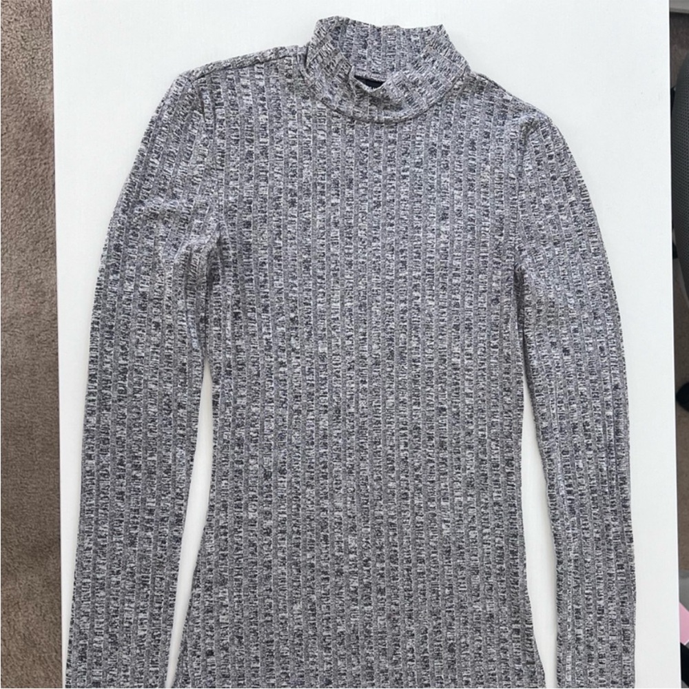 Textured Gray Patterned Top - Picture 3 of 6